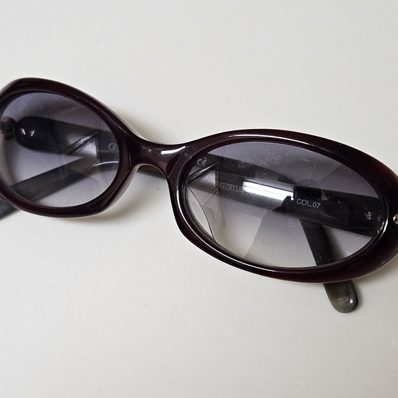 Guchini Sunglasses Burgundy Frame With Gray Gradient Lenses Gold Hardware - Picture 4 of 16